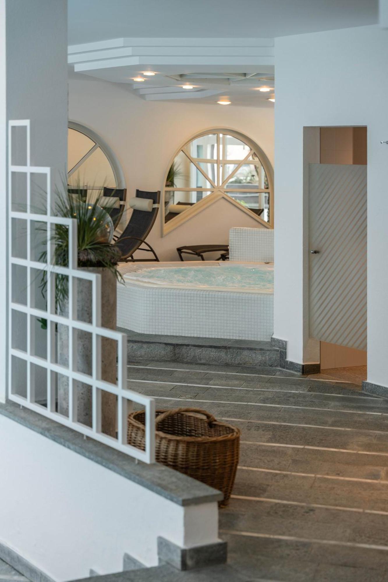 Ferien & Wellnesshotel Windschar Brunico Kültér fotó