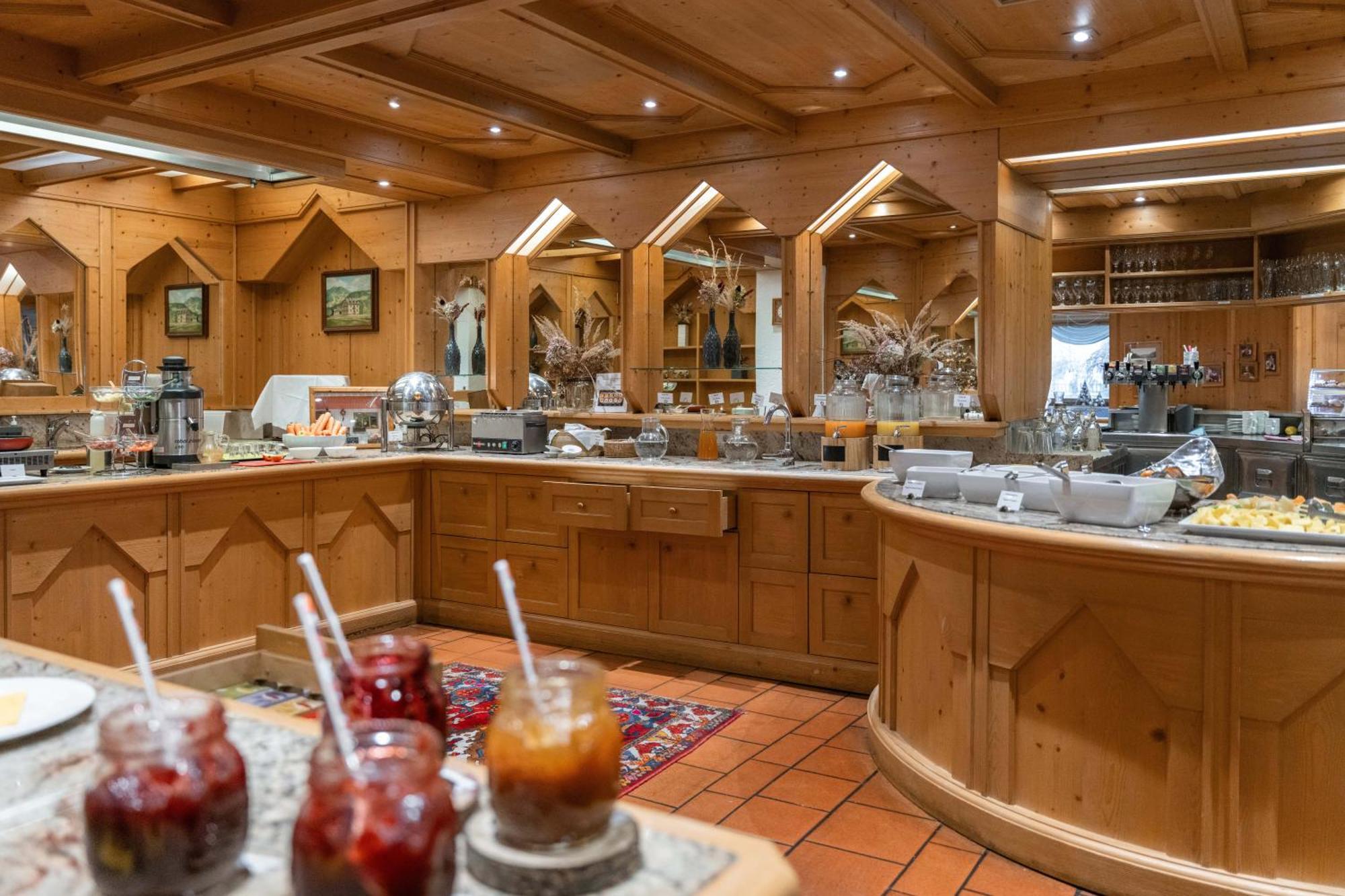 Ferien & Wellnesshotel Windschar Brunico Kültér fotó