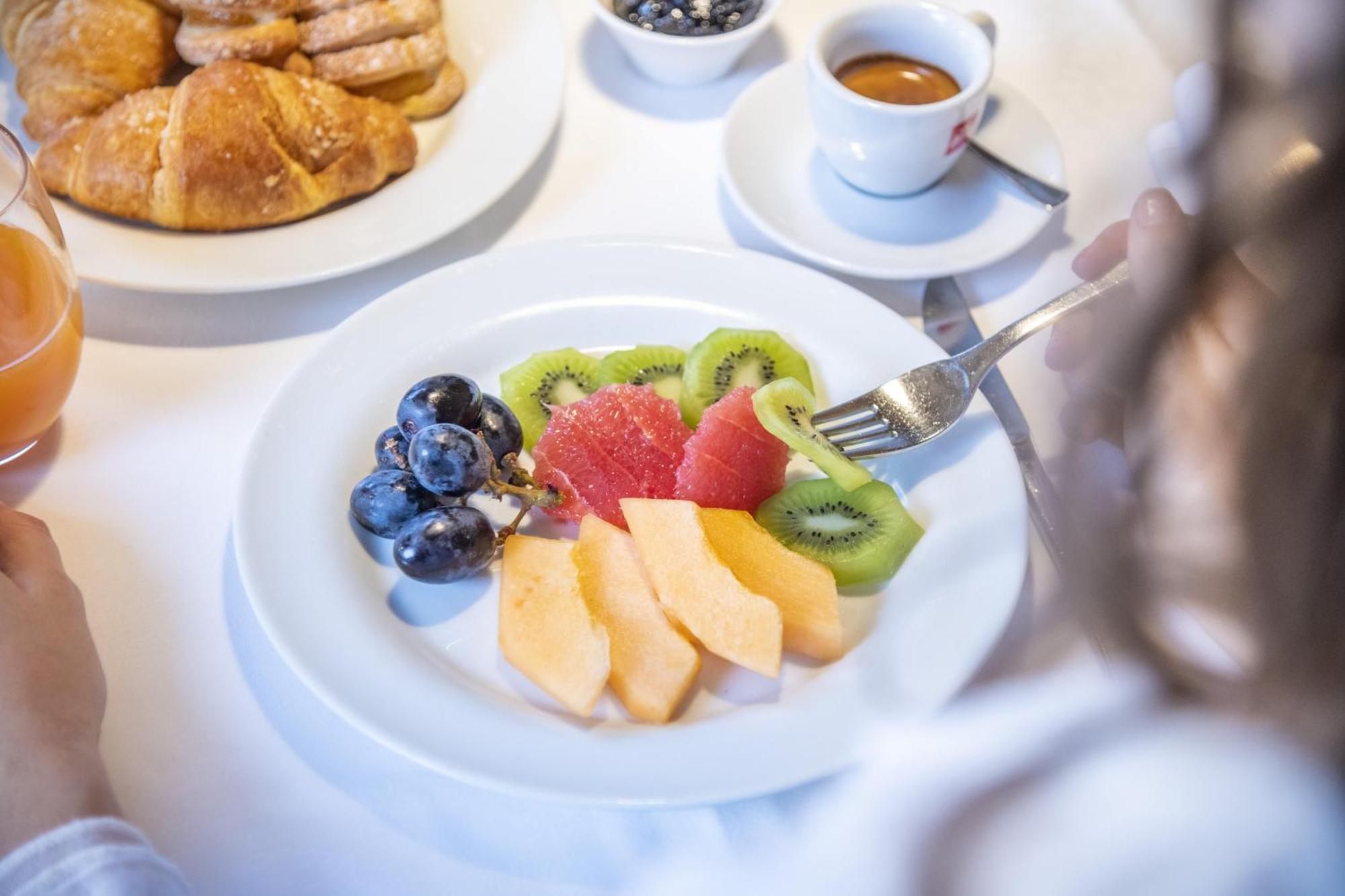 Ferien & Wellnesshotel Windschar Brunico Kültér fotó