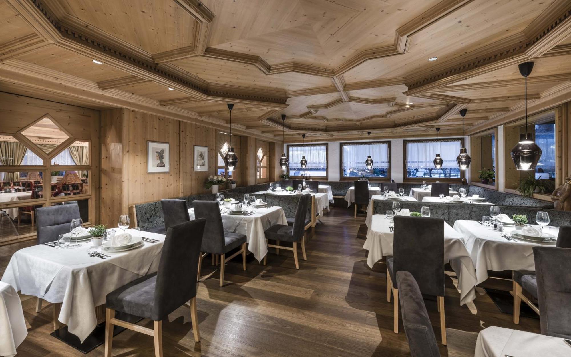 Ferien & Wellnesshotel Windschar Brunico Kültér fotó