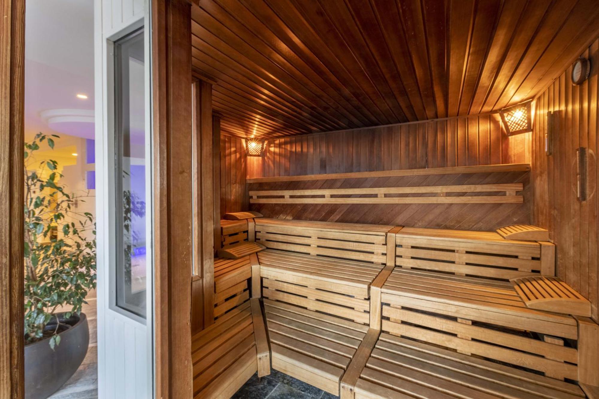 Ferien & Wellnesshotel Windschar Brunico Kültér fotó