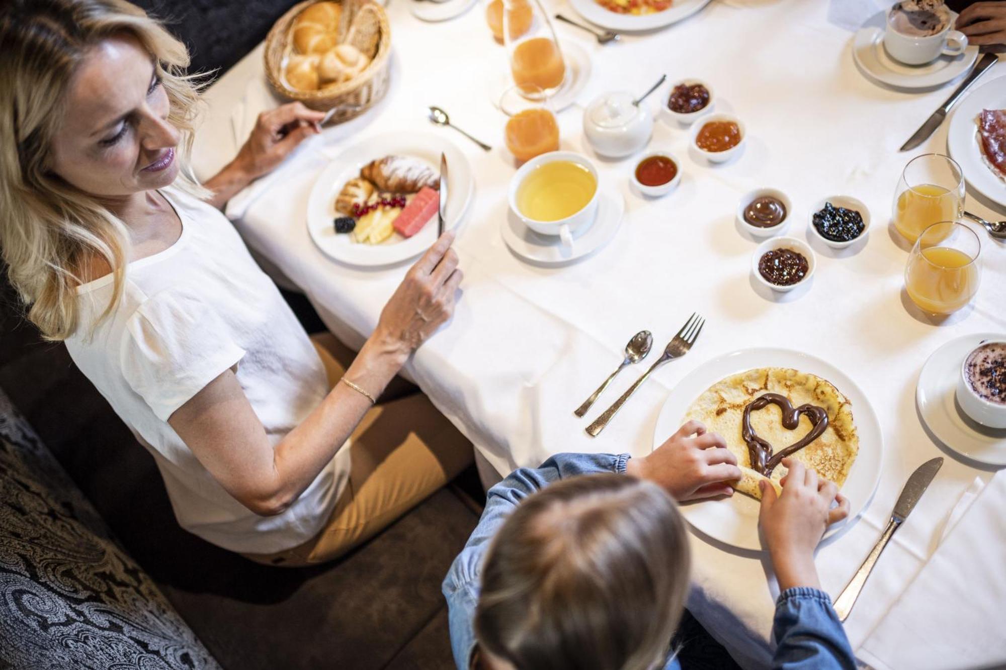 Ferien & Wellnesshotel Windschar Brunico Kültér fotó